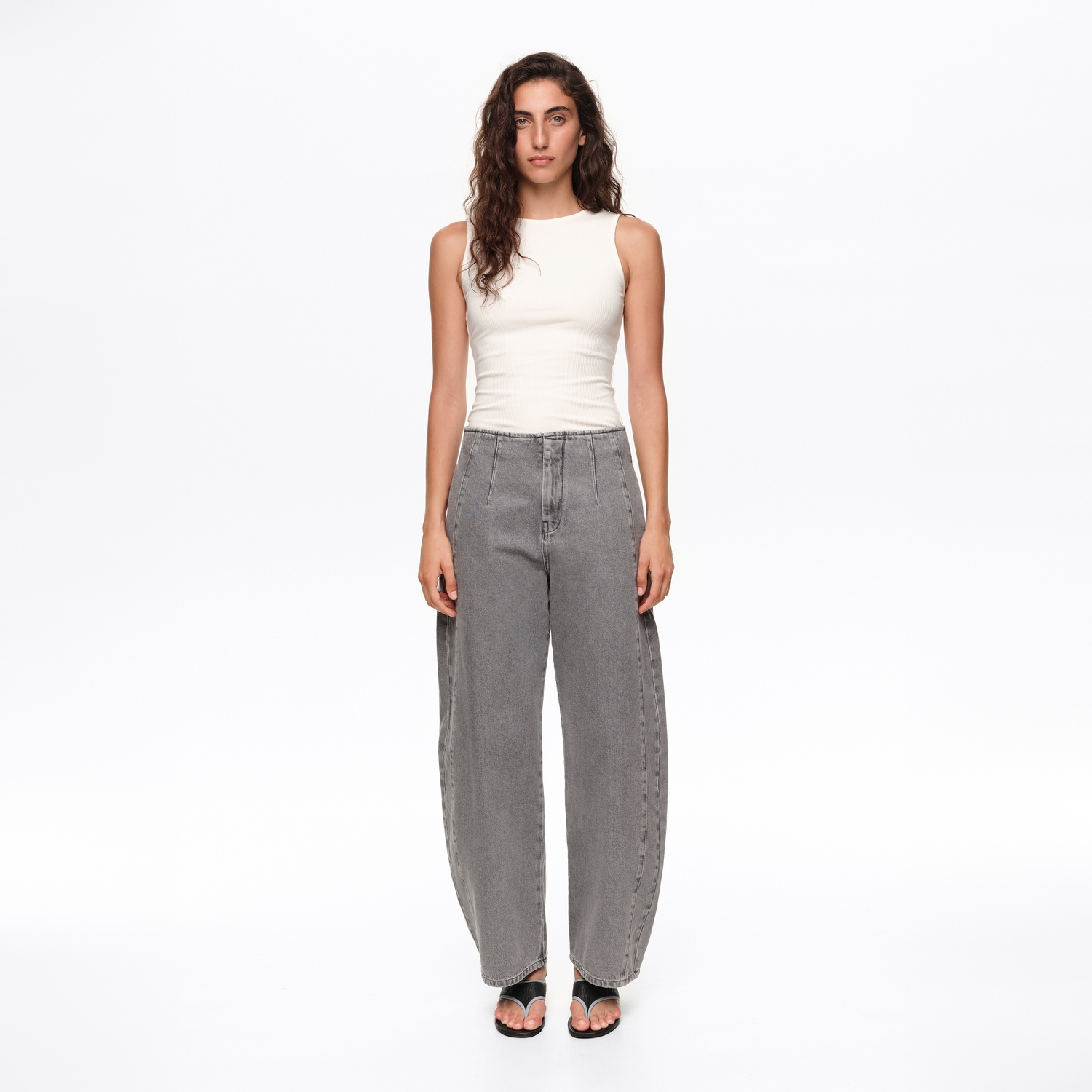 BIMBA Y LOLA BARREL - Gray washed denim trousers with buckle