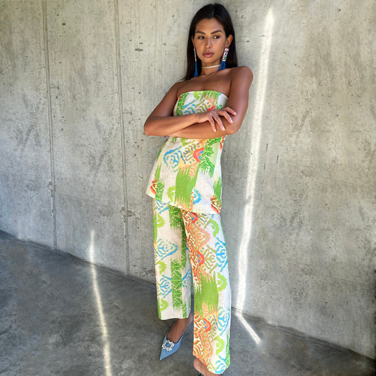 Photograph of Green Abstract Trousers Petite, Size 14 by Never Fully Dressed